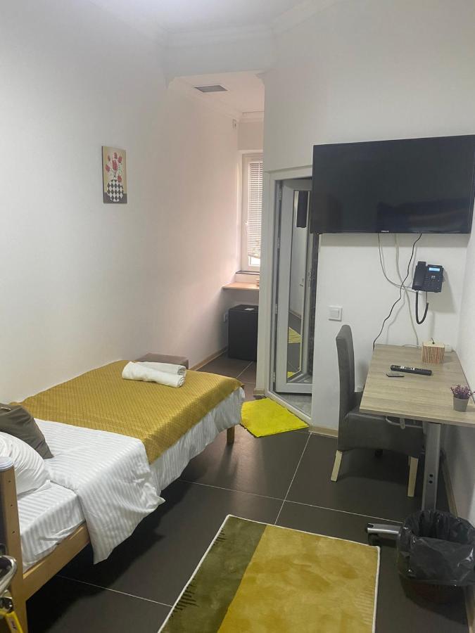 Hotel City Rooms Prishtina Пристина Екстериор снимка